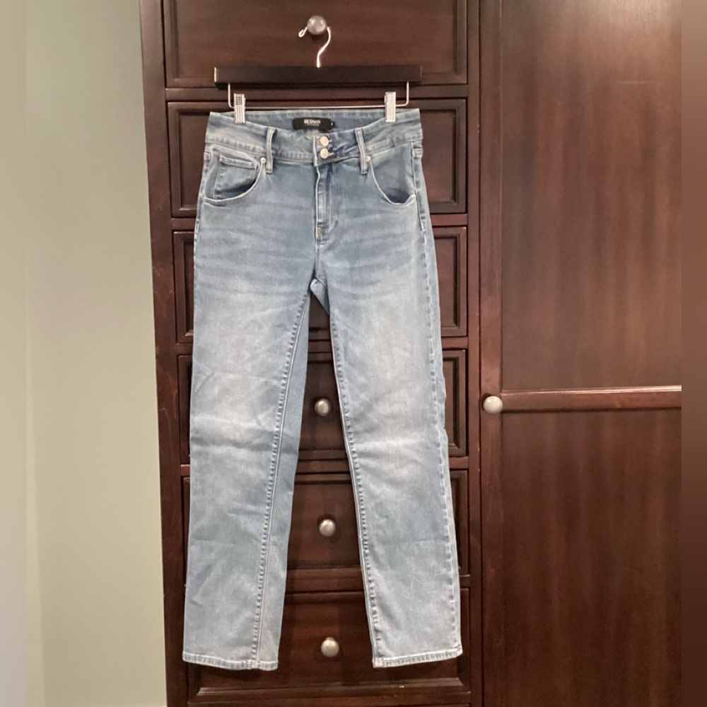 Hudson Jeans light Wash, straight skinny. VGUC